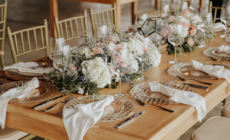 Destination wedding in Colombia with ocean view and tropical atmosphere