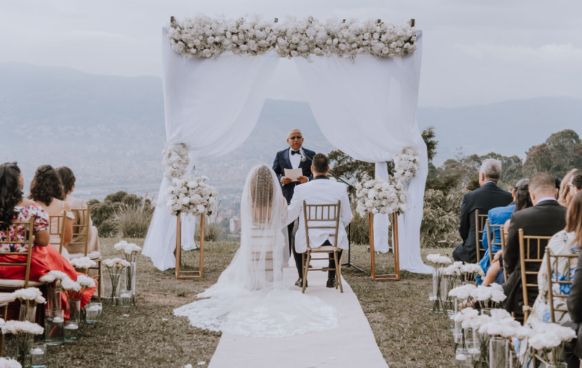 Pareja de esposos en su matrimonio civil