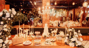 Mesa decorativa de un matrimonio