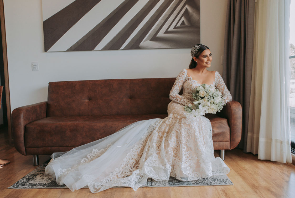 Vestidos ajustados de novia con encaje y estilo sirena