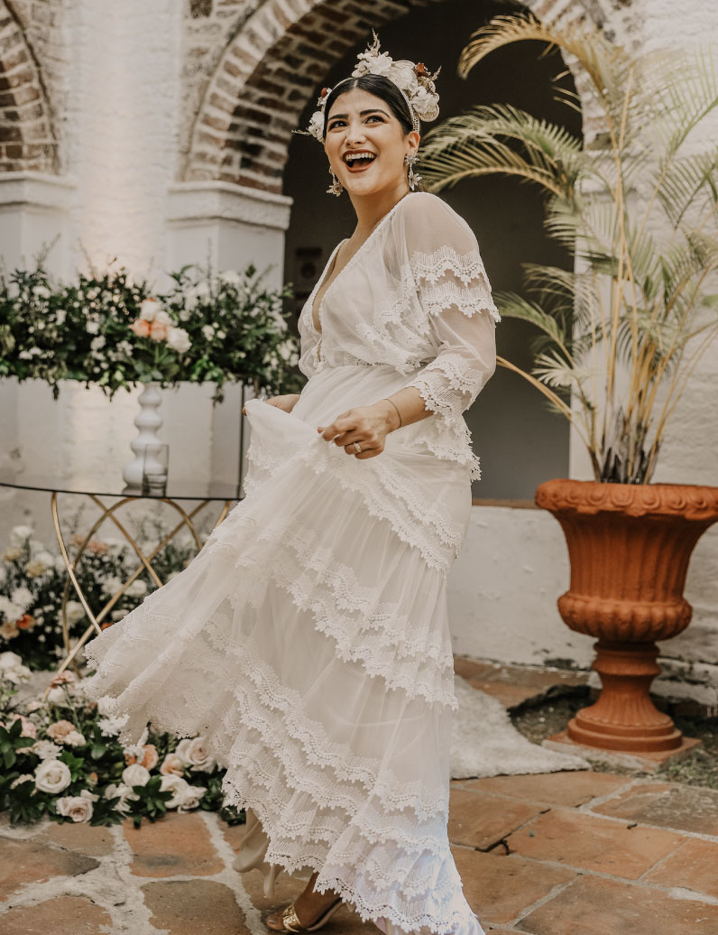 Novia con vestido de tul y boleros