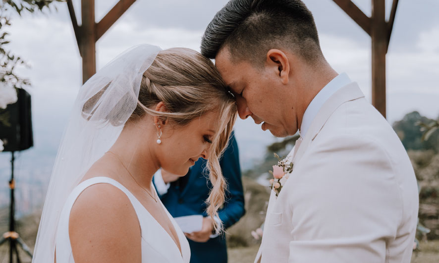 Pareja de esposos en su matrimonio civil