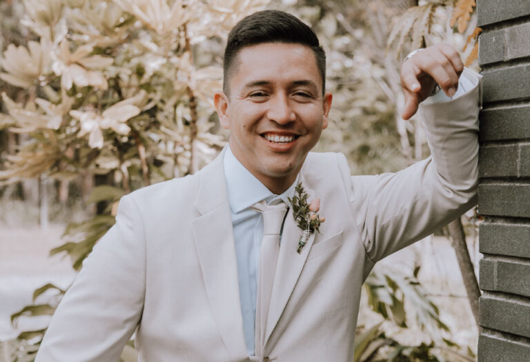 Tipos de trajes de novio para boda en Colombia: esmoquin, frac y opciones elegantes