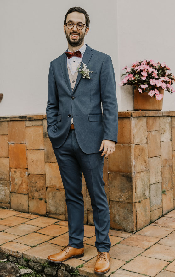 Traje esmoquin de un novio