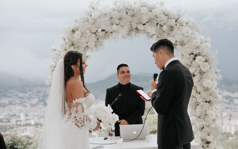 Pareja de esposos en su matrimonio civil